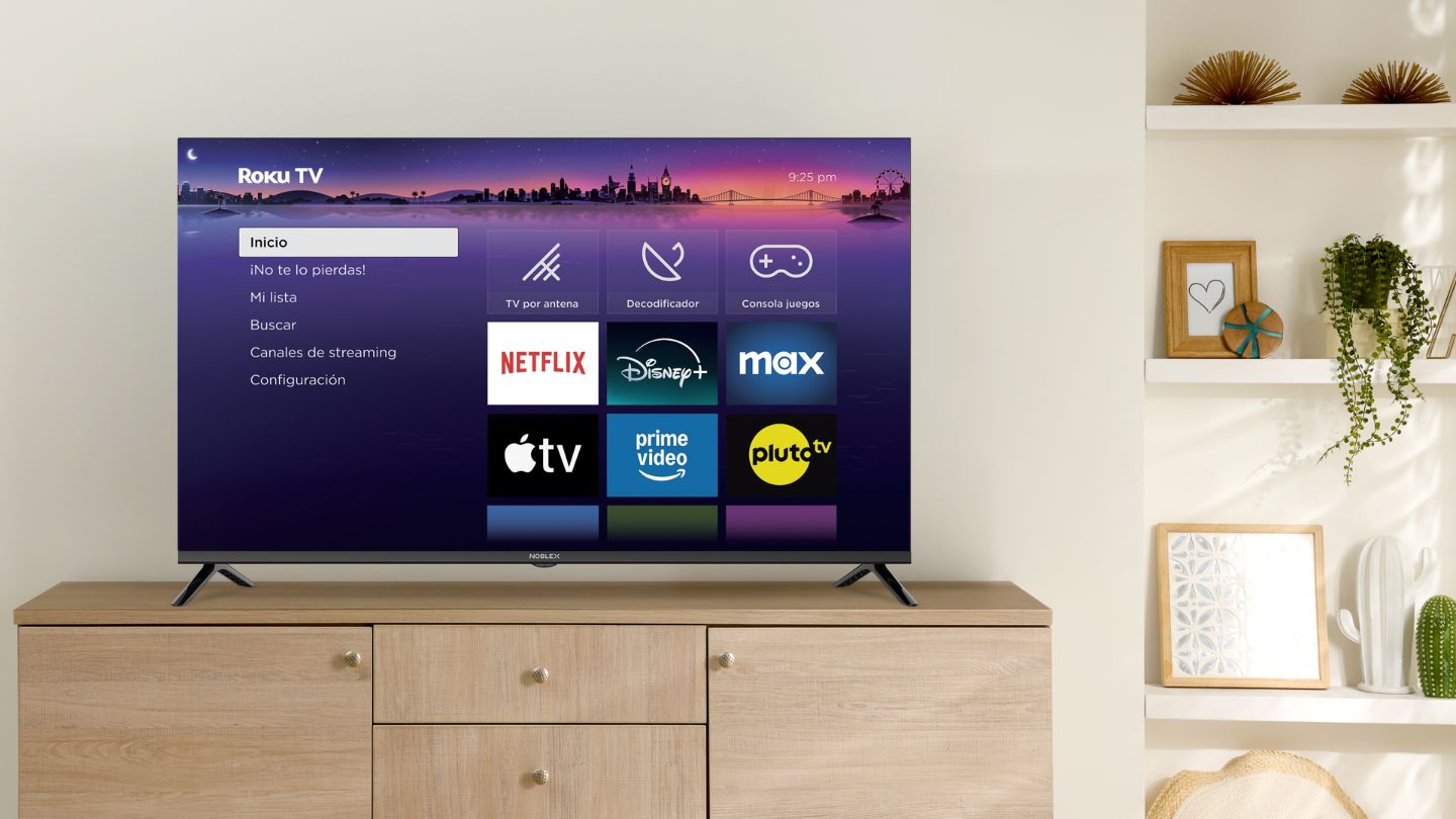 Smart TV Roku Series - 43" Lifestyle