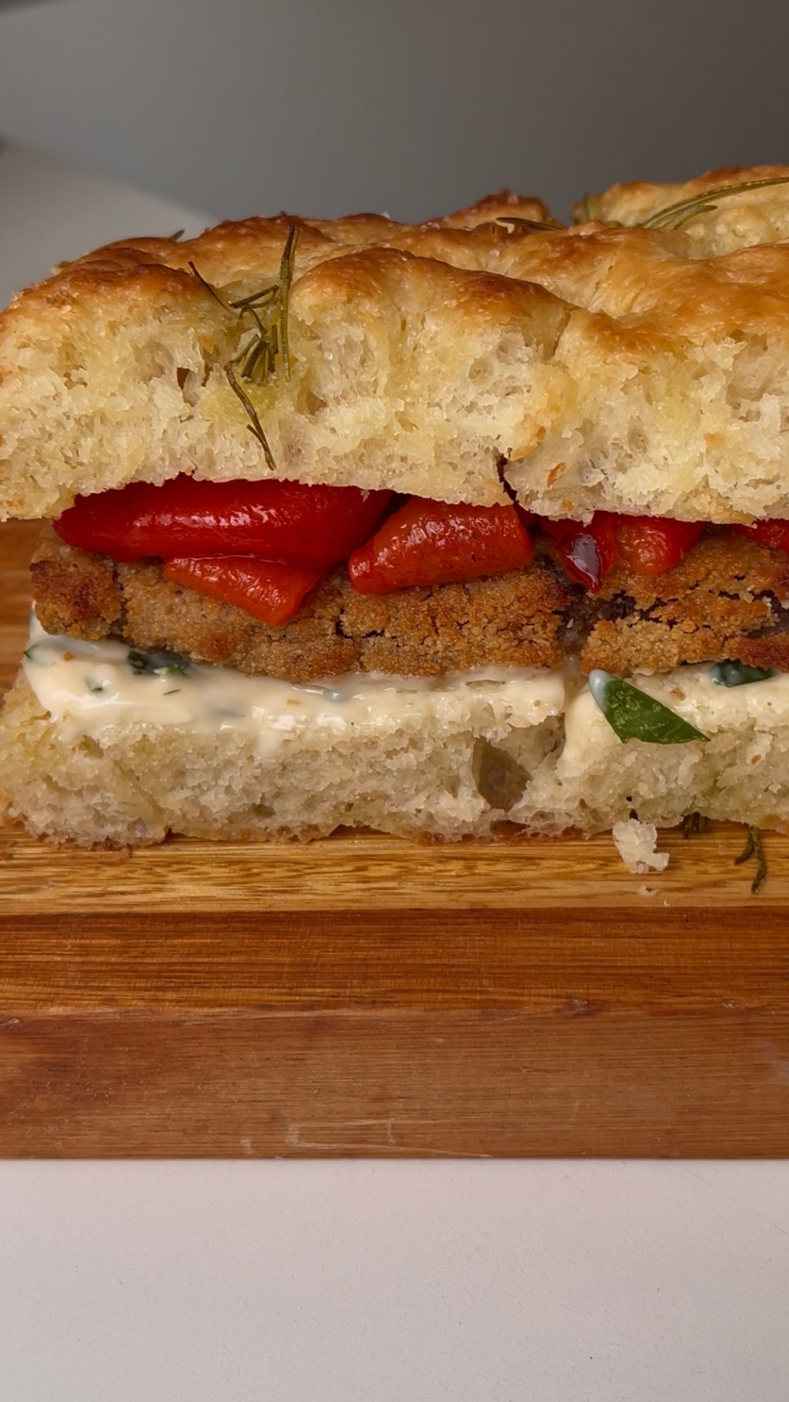 Sándwich de Milanesa en Focaccia con Atma Mix